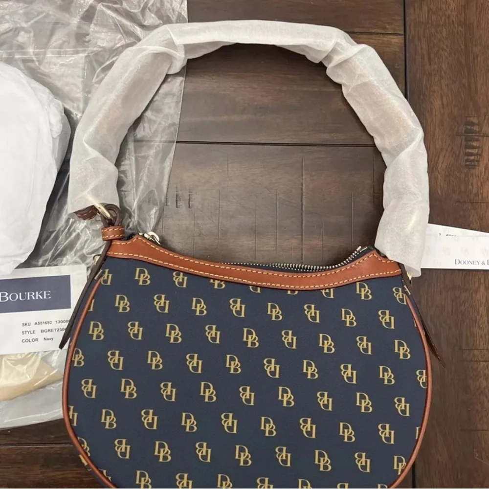 DOONEY & BOURKE CRESCENT HOBO BAG NWT